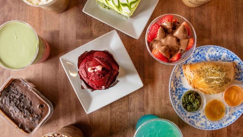 MOTW Coffee & Pastries Oakville — Halal Café restaurant in Oakville