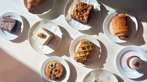 Cafe Pastel, Halal Custom Cakes restaurant in Toronto